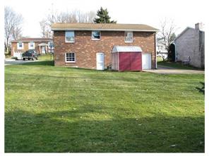 2214 Robert St, Irwin, PA 15642 photo 3