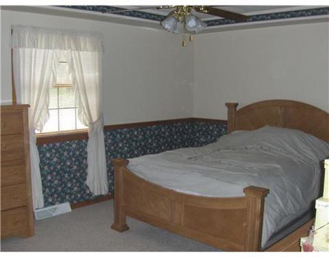 131 Chambers Dr, Monaca, PA 15061 photo 5