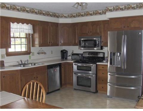 131 Chambers Dr, Monaca, PA 15061 photo 2