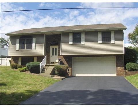 131 Chambers Dr, Monaca, PA 15061 photo 1