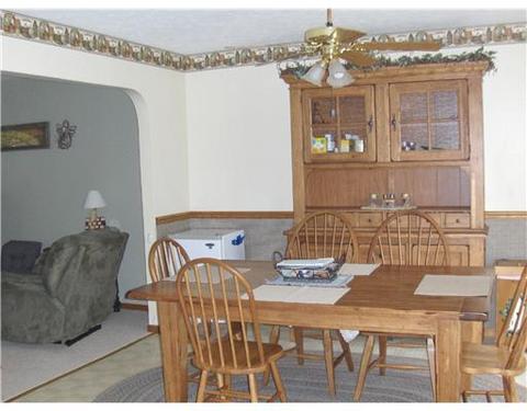 131 Chambers Dr, Monaca, PA 15061 photo 3