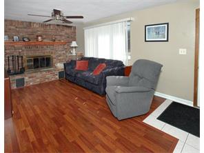 13597 Ormsby Dr, Irwin, PA 15642 photo 9