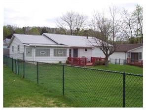 110 Clair St, Irwin, PA 15642 photo 3