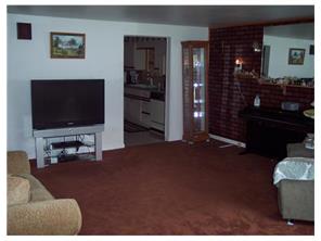110 Clair St, Irwin, PA 15642 photo 4