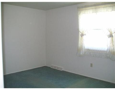 4019 School Dr, Irwin, PA 15642 photo 5