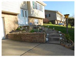 2225 Robert St, Irwin, PA 15642 photo 2