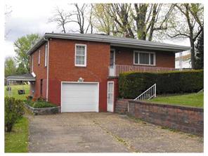 820 Macarthur Dr, Irwin, PA 15642 photo 1