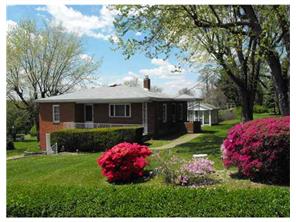 820 Macarthur Dr, Irwin, PA 15642 photo 2