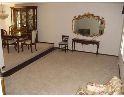 5935 Graybrooke Dr, Export, PA 15632 photo 2