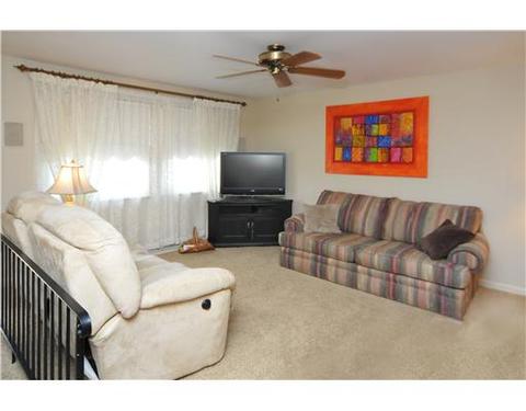 114 Coventry Dr, Monaca, PA 15061 photo 3