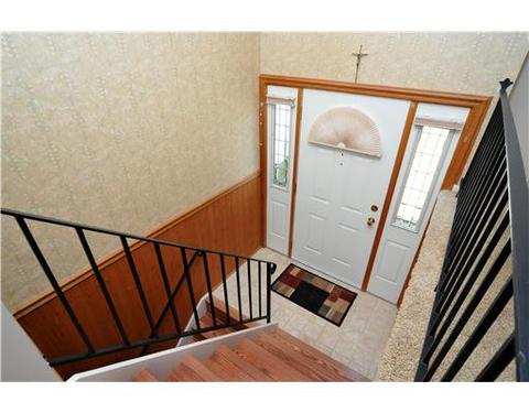 114 Coventry Dr, Monaca, PA 15061 photo 2