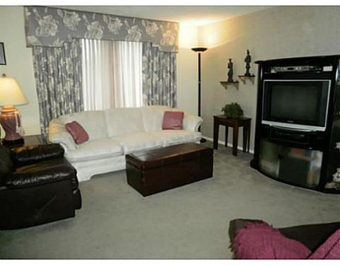 4327 Hemlock Cir, Hampton, PA 15101 photo 2
