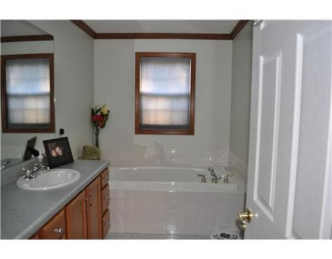 411 Farrington Dr, Seven Fields, PA 16046 photo 11