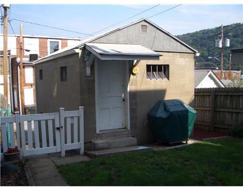 132 Sumner St, Vandergrift, PA 15690 photo 5