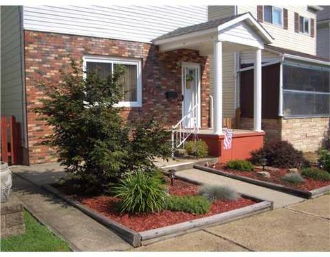 132 Sumner St, Vandergrift, PA 15690 photo 2