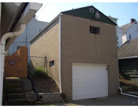 132 Sumner St, Vandergrift, PA 15690 photo 6