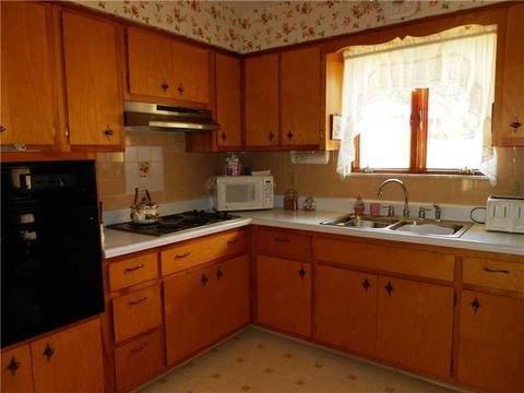 2100 Elizabeth Ct, Export, PA 15632 photo 2