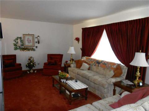 2100 Elizabeth Ct, Export, PA 15632 photo 4