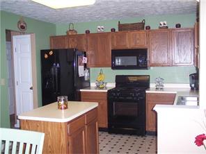 820 Castleview Dr, Irwin, PA 15642 photo 4