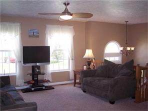 820 Castleview Dr, Irwin, PA 15642 photo 2