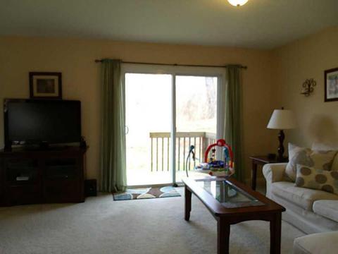 6436 Lindsey Ln, Export, PA 15632 photo 3