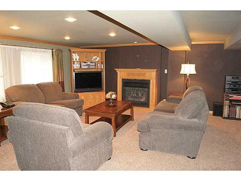 209 Burch Dr, Coraopolis, PA 15108 photo 4
