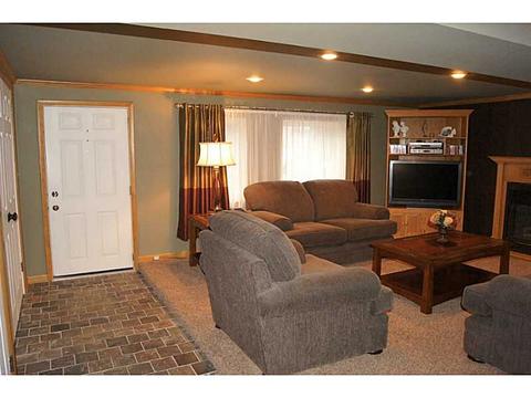209 Burch Dr, Coraopolis, PA 15108 photo 3