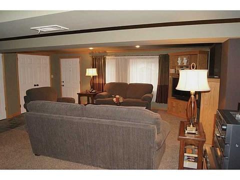 209 Burch Dr, Coraopolis, PA 15108 photo 5