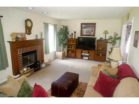 304 Covington Ct, Seven Fields, PA 16046 photo 2