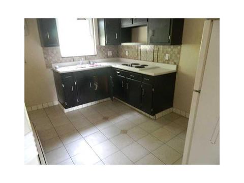 693 Heasley Rd, Shaler, PA 15223 photo 4