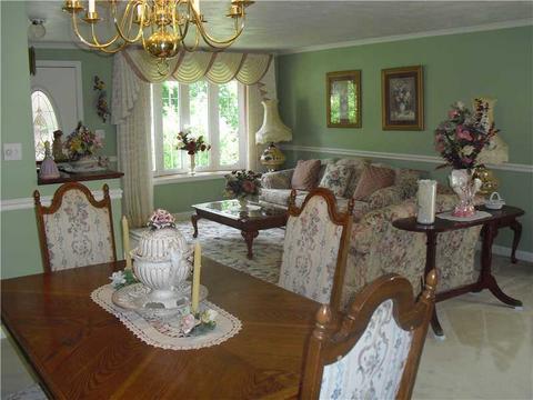 5495 Wolfe Dr, Pittsburgh, PA 15236 photo 3