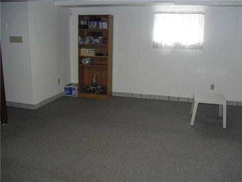 5495 Wolfe Dr, Pittsburgh, PA 15236 photo 13