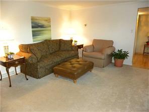 2124 Clairmont Dr, Pittsburgh, PA 15241 photo 4