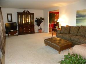 2124 Clairmont Dr, Pittsburgh, PA 15241 photo 3