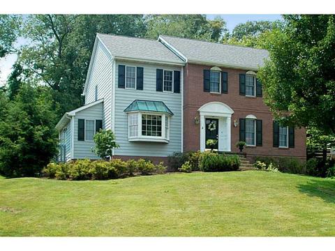 2398 Delo Dr, Hampton, PA 15044 photo 1