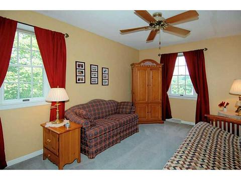 2398 Delo Dr, Hampton, PA 15044 photo 14