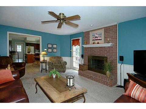 2398 Delo Dr, Hampton, PA 15044 photo 9