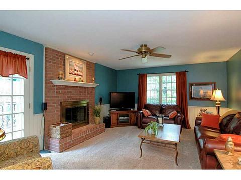 2398 Delo Dr, Hampton, PA 15044 photo 8