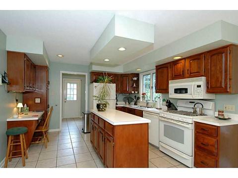 2398 Delo Dr, Hampton, PA 15044 photo 5