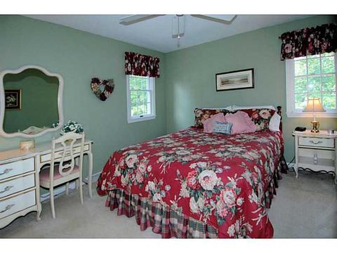 2398 Delo Dr, Hampton, PA 15044 photo 15