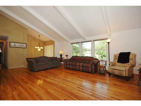 1645 Red Mill Dr, Pittsburgh, PA 15241 photo 2
