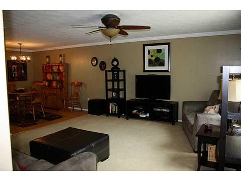 112 Bashford Dr, Coraopolis, PA 15108 photo 2