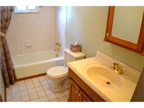 2283 Walter St, Irwin, PA 15642 photo 9