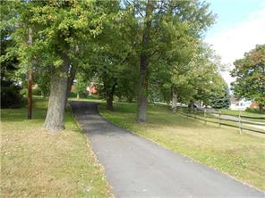 12316 Longview Dr, Irwin, PA 15642 photo 2