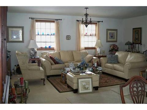 130 Maple Dr, Warrendale, PA 15086 photo 2