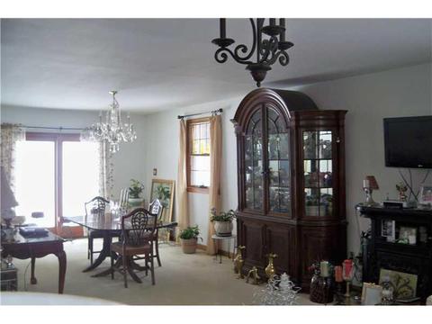 130 Maple Dr, Warrendale, PA 15086 photo 3