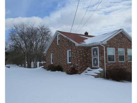 2111 Shaw St, Irwin, PA 15642 photo 2