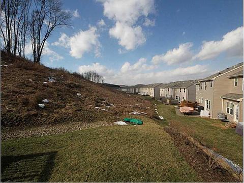 208 Broadstone Dr, Mars, PA 16046 photo 4
