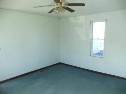 611 Kaye Ave, Monaca, PA 15061 photo 2