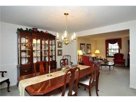 207 Windsor Dr, Coraopolis, PA 15108 photo 8